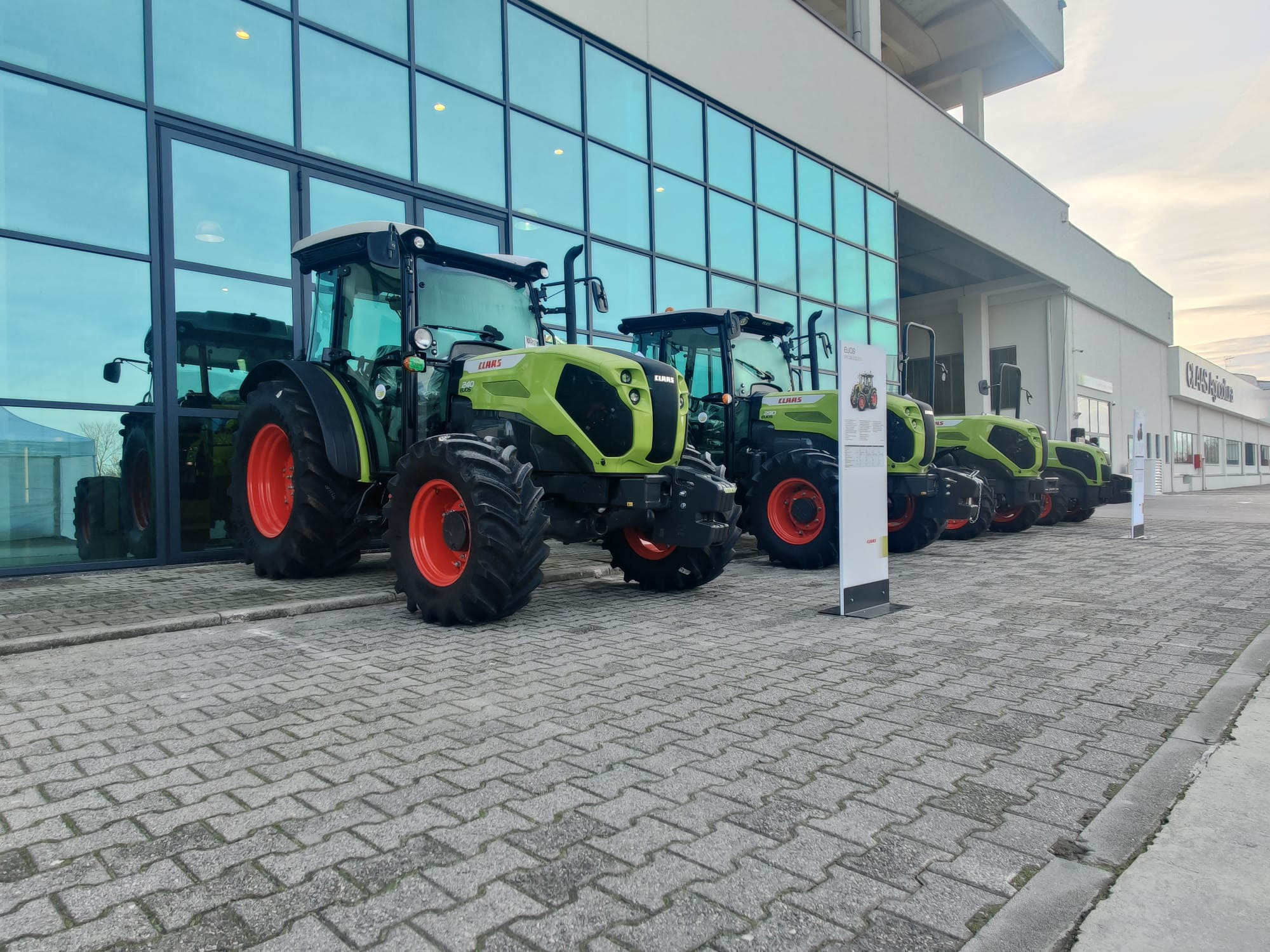 CLAAS Agricoltura S.r.l - Agricultural machinery MASSEY FERGUSON undefined: picture 4