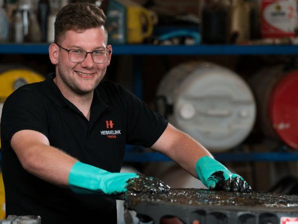 Hesselink Trucks B.V. - vehicles for sale undefined: picture 3