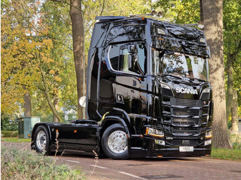 Tractor unit SCANIA