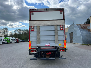 Box truck RENAULT T520: picture 4