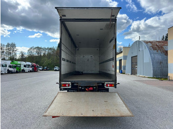 Box truck RENAULT T520: picture 5