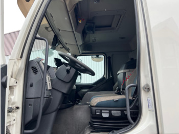 Interior photo 1: Refrigerator truck FE 280 4x2 FE 280 4x2, Stickstoffkühler/Nitrogen-Freezer/LBW MBB Interior photo 1: Refrigerator truck FE 280 4x2 FE 280 4x2, Stickstoffkühler/Nitrogen-Freezer/LBW MBB