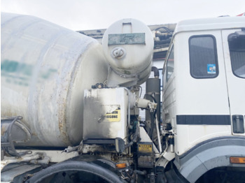 Concrete mixer truck Mercedes-Benz SK II 3234 B 8x4/4 SK II 3234 B 8x4/4, LT Betonmischer, Förderband, Funk, 9cbm: picture 5
