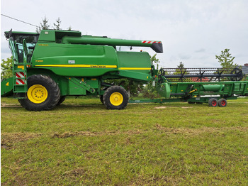 Combine harvester JOHN DEERE T550