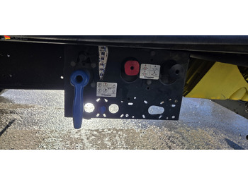 Curtainsider semi-trailer Krone SD Megatrailer Hubdach Liftachse | SAF Achsen: picture 5