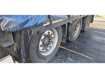 Curtainsider semi-trailer Krone SD Megatrailer Hubdach Liftachse | SAF Achsen: picture 3