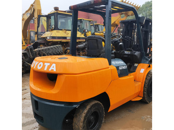 Diesel forklift TCM