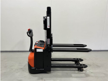 Stacker TOYOTA