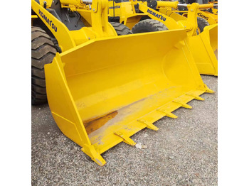 Wheel loader KOMATSU WA380: picture 3