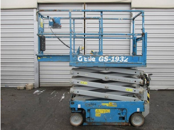 Scissor lift GENIE