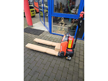 Pallet truck