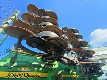Precision sowing machine for transportation of food John Deere 750 A: picture 5