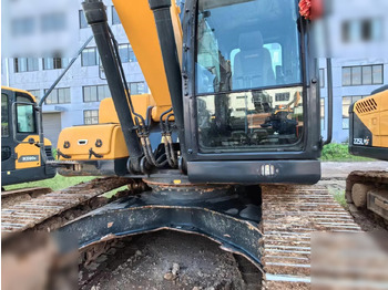 Crawler excavator HYUNDAI 225LC-9: picture 3