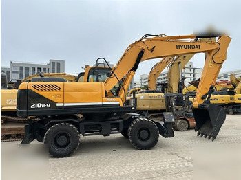 Wheel excavator HYUNDAI