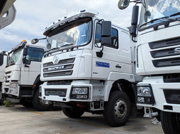 Truck for transportation of bulk materials SHACMAN Shacman Tractor Truck for Sale in Malawi: picture 3 Truck for transportation of bulk materials SHACMAN Shacman Tractor Truck for Sale in Malawi: picture 3