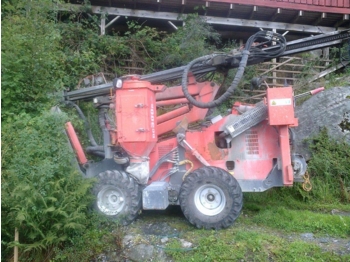 Drilling rig Sandvik Commando DC 300 R: picture 1
