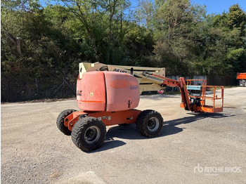 Articulated boom JLG