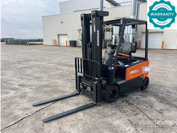 Electric forklift DOOSAN