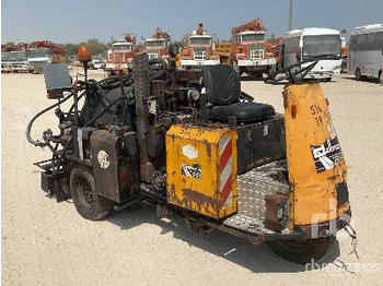 Asphalt distributor