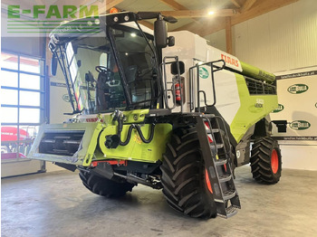 Combine harvester CLAAS Lexion