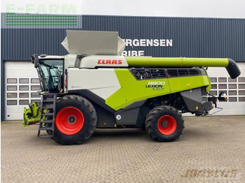 Combine harvester CLAAS Lexion