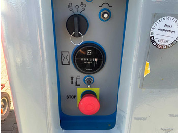 Aerial platform 2011 GENIE GRC-12 AERIAL PLATFORM / PASSENGER LIFT: picture 5