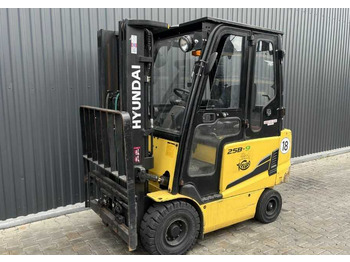 Electric forklift HYUNDAI