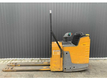 Pallet truck Jungheinrich ERE225: picture 2