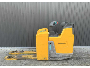 Pallet truck Jungheinrich ERE225: picture 2