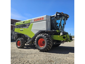 Harvester CLAAS Lexion