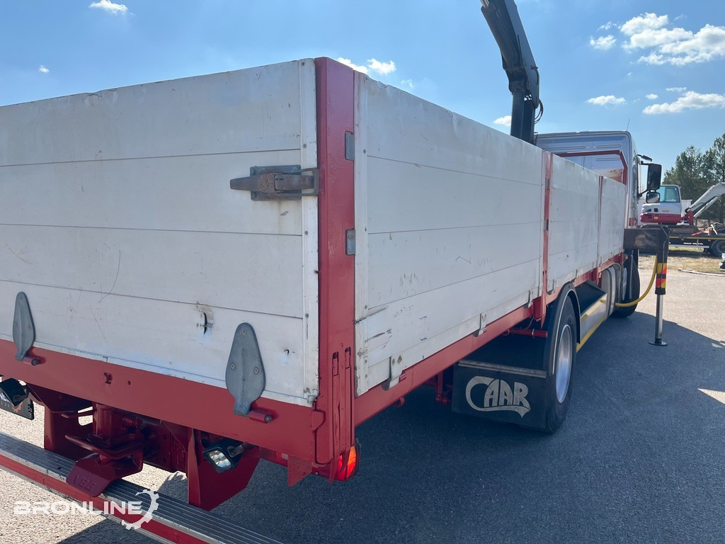Dropside/ Flatbed truck 2005 Volvo FM 300 Flatbed+Crane HMF 1560-K4: picture 18