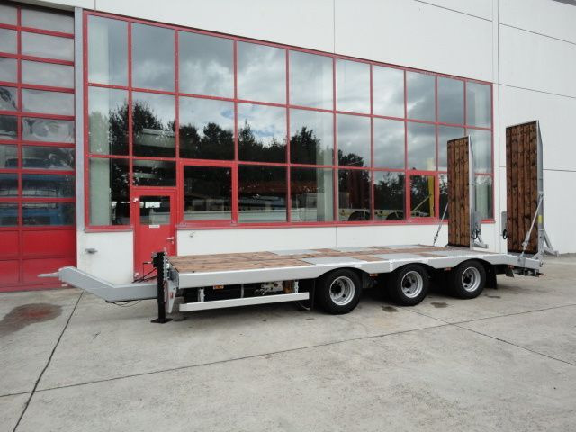 Möslein 31 t GG Tridem- Tieflader 3 AchsNeufahrzeug - Low loader trailer: picture 1 Möslein 31 t GG Tridem- Tieflader 3 AchsNeufahrzeug - Low loader trailer: picture 1