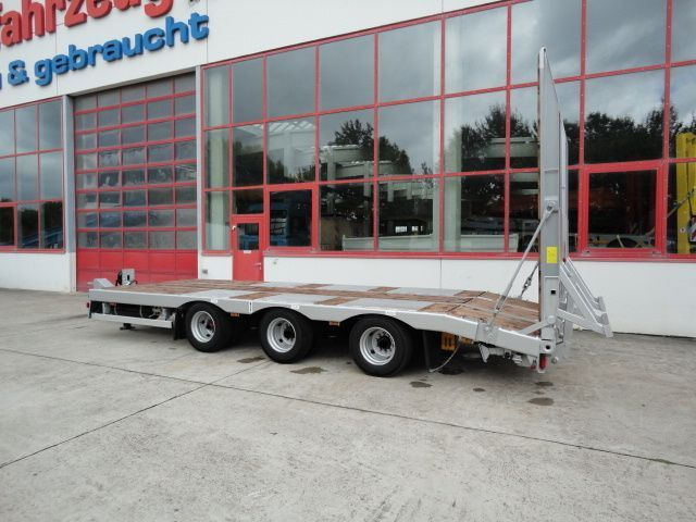 Möslein 31 t GG Tridem- Tieflader 3 AchsNeufahrzeug - Low loader trailer: picture 2 Möslein 31 t GG Tridem- Tieflader 3 AchsNeufahrzeug - Low loader trailer: picture 2