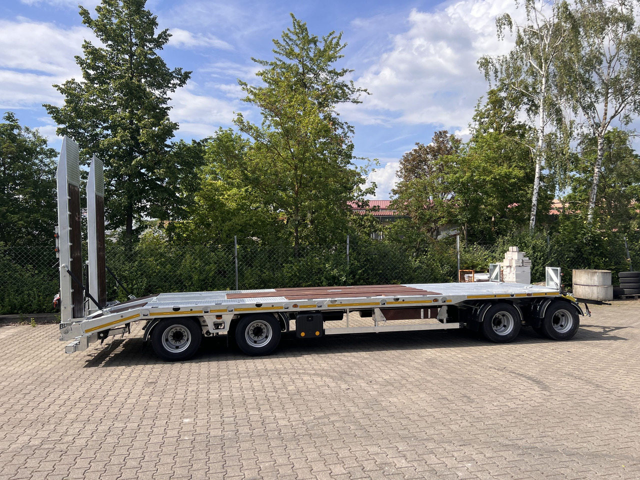 New Low loader trailer for transportation of heavy machinery Möslein T4 VB H1 gerade  neuer 4 Achs Tieflader gerade hydraulischen Rampen: picture 8