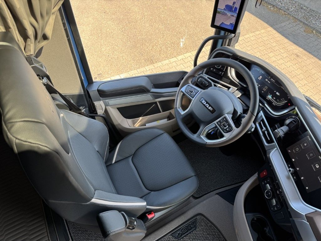 Tractor unit DAF FT XG  530 BLAU METALLIC Limited Edition: picture 13