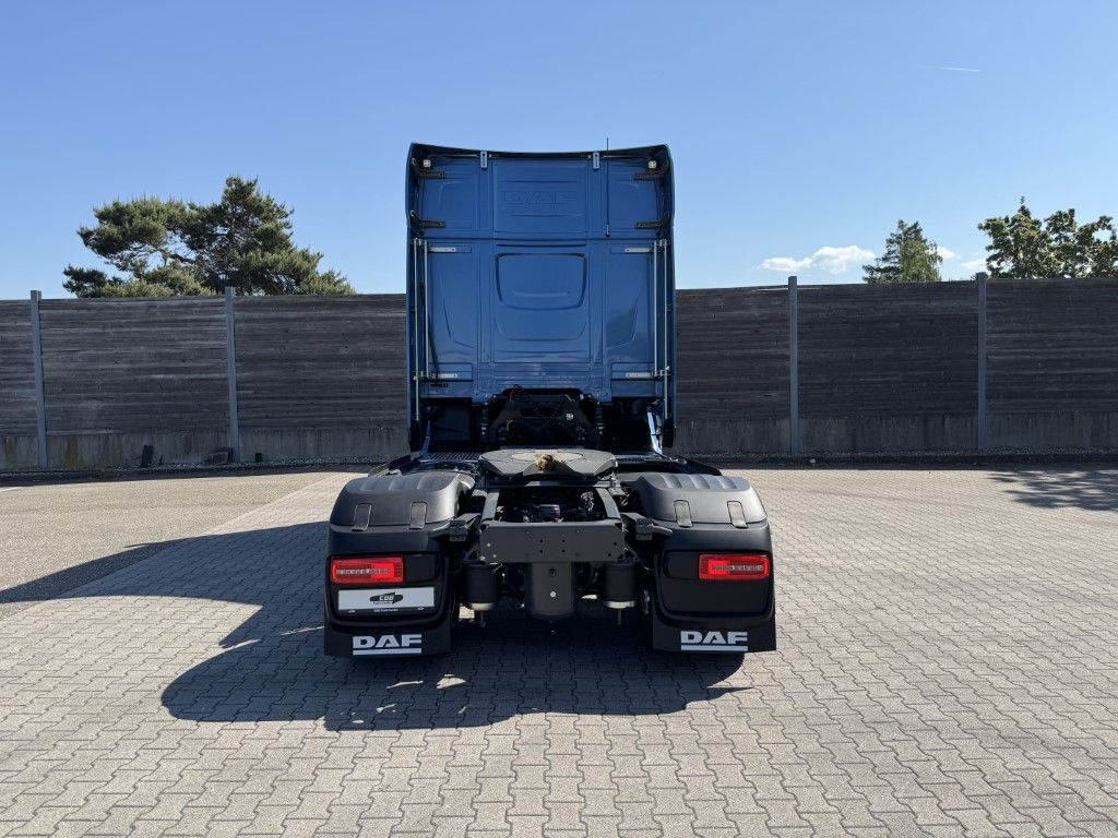 Tractor unit DAF FT XG  530 BLAU METALLIC Limited Edition: picture 9