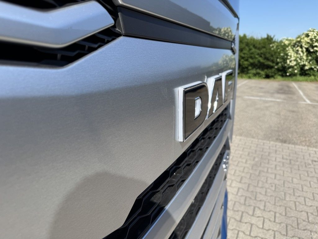 Tractor unit DAF FT XG  530 BLAU METALLIC Limited Edition: picture 6