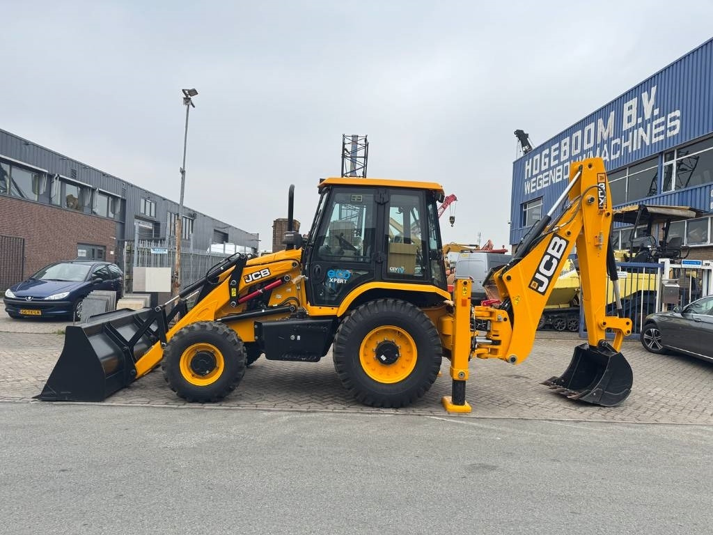 JCB 3 CX with hammer line ( UNUSED ) - Backhoe loader: picture 2 JCB 3 CX with hammer line ( UNUSED ) - Backhoe loader: picture 2