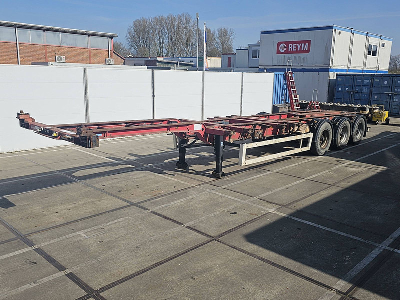 Krone SD 27 2x20ft 1x30ft 1x40ft - Container transporter/ Swap body semi-trailer: picture 1 Krone SD 27 2x20ft 1x30ft 1x40ft - Container transporter/ Swap body semi-trailer: picture 1