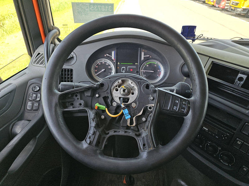 Tractor unit DAF XF 440 SPACECAB MANUAL: picture 10