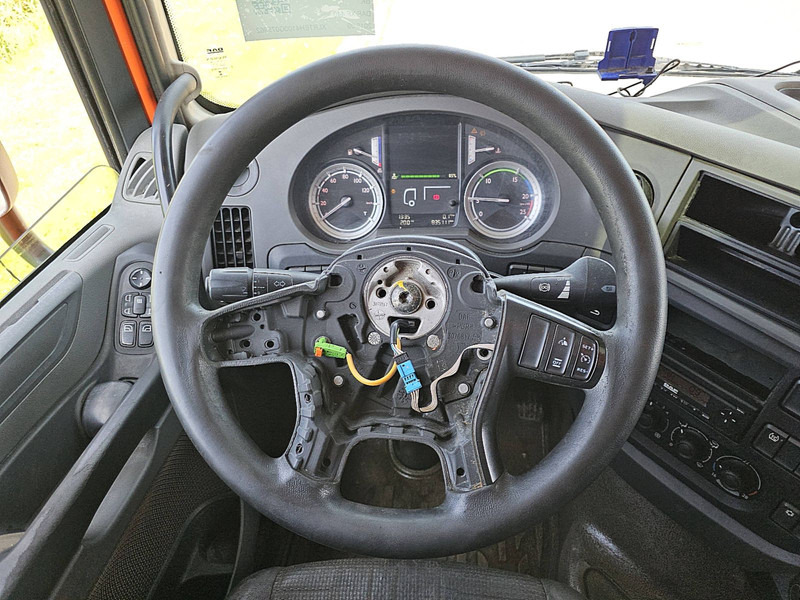 Tractor unit DAF XF 440 SPACECAB MANUAL: picture 7