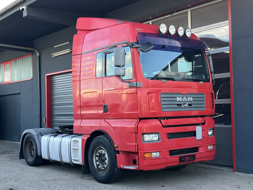 MAN TGA 18.440 Klimaaut Comfortschift Schaltgetriebe - Tractor unit: picture 1 MAN TGA 18.440 Klimaaut Comfortschift Schaltgetriebe - Tractor unit: picture 1