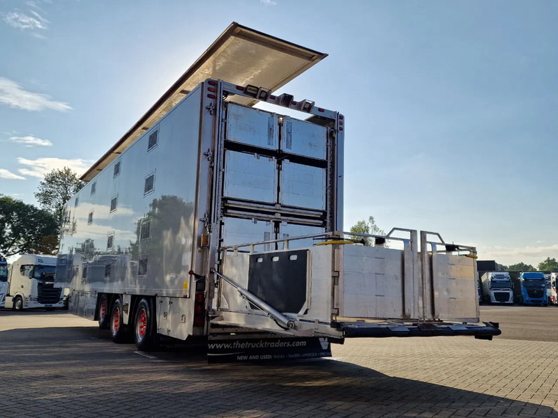 Berdex 2/3/4 deck Livestock trailer - Water & Ventilation - Loadlift - Lifting roof - Steering axle - Livestock semi-trailer: picture 5 Berdex 2/3/4 deck Livestock trailer - Water & Ventilation - Loadlift - Lifting roof - Steering axle - Livestock semi-trailer: picture 5