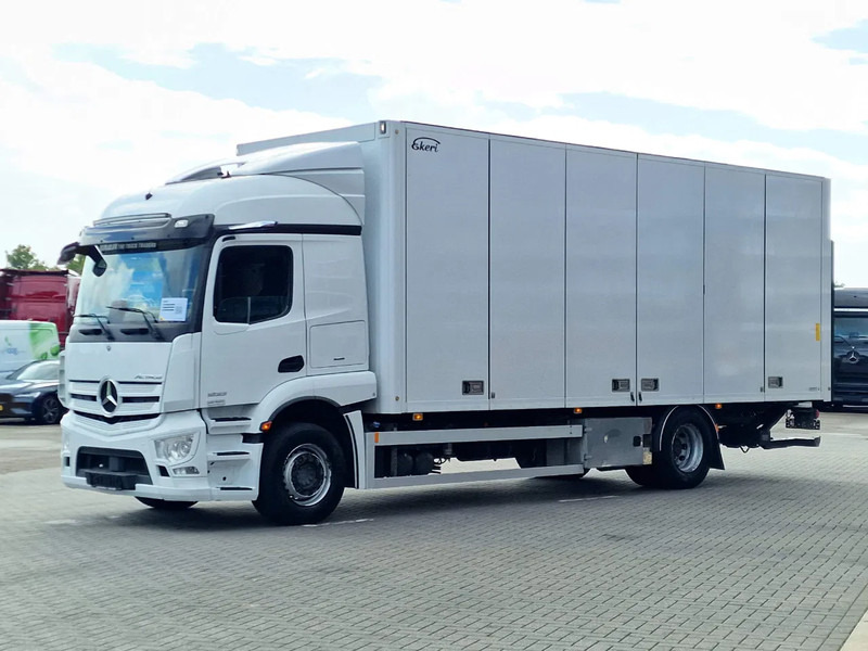 Mercedes-Benz Actros 1833 4x2 - Box with sidedoors - Loadlift - Full air - Mirror cam - Box truck: picture 3 Mercedes-Benz Actros 1833 4x2 - Box with sidedoors - Loadlift - Full air - Mirror cam - Box truck: picture 3