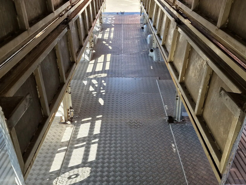 Lease a Pezzaioli 5 deck livestock trailer - Water & Ventilation - Loadlift - Folding floors - BPW Axle - 155M3 Pezzaioli 5 deck livestock trailer - Water & Ventilation - Loadlift - Folding floors - BPW Axle - 155M3: picture 16 Lease a Pezzaioli 5 deck livestock trailer - Water & Ventilation - Loadlift - Folding floors - BPW Axle - 155M3 Pezzaioli 5 deck livestock trailer - Water & Ventilation - Loadlift - Folding floors - BPW Axle - 155M3: picture 16