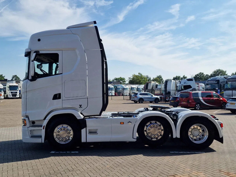 Scania 660S V8 NGS Highline 6x2/4 - New - Old dashboard - Full spec - Retarder - Night clima - Led - Leather - Navi - Tractor unit: picture 4 Scania 660S V8 NGS Highline 6x2/4 - New - Old dashboard - Full spec - Retarder - Night clima - Led - Leather - Navi - Tractor unit: picture 4