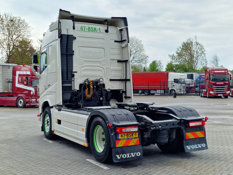 Volvo FH 13.540 Globetrotter 4x2 - Custom exterior - I parkcool - Navi - APK/TUV: 27-02-2026 - Tractor unit: picture 5 Volvo FH 13.540 Globetrotter 4x2 - Custom exterior - I parkcool - Navi - APK/TUV: 27-02-2026 - Tractor unit: picture 5
