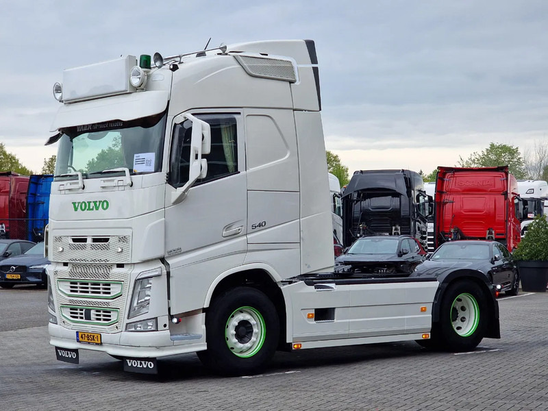 Volvo FH 13.540 Globetrotter 4x2 - Custom exterior - I parkcool - Navi - APK/TUV: 27-02-2026 - Tractor unit: picture 3 Volvo FH 13.540 Globetrotter 4x2 - Custom exterior - I parkcool - Navi - APK/TUV: 27-02-2026 - Tractor unit: picture 3