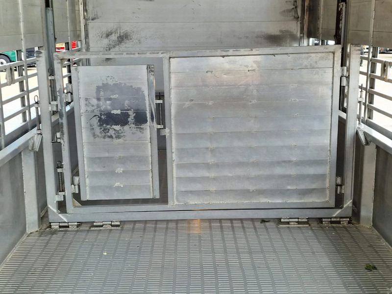 Livestock truck Volvo FM 250 4x- Livestock 2 deck - Lifting floors - Loadlift - Manual gearbox: picture 18