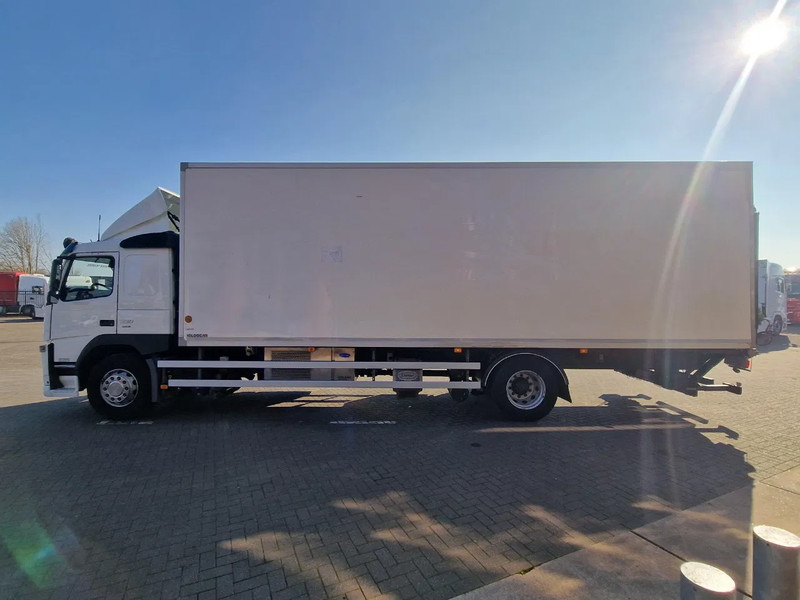 Volvo FM 330 4x2 - Carrier MT 18 Frigo - Loadlift - Full air - Sleepercab - Refrigerator truck: picture 4 Volvo FM 330 4x2 - Carrier MT 18 Frigo - Loadlift - Full air - Sleepercab - Refrigerator truck: picture 4
